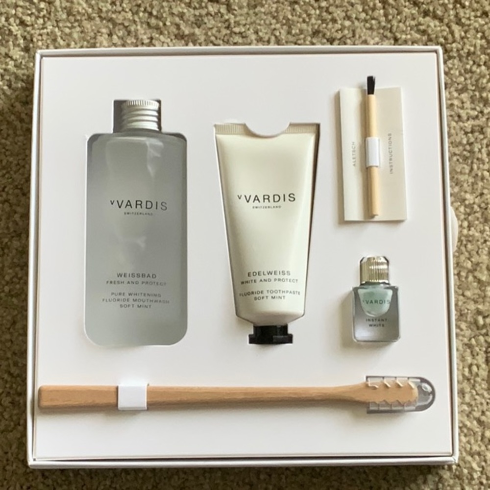 Vvarsis white enamel set